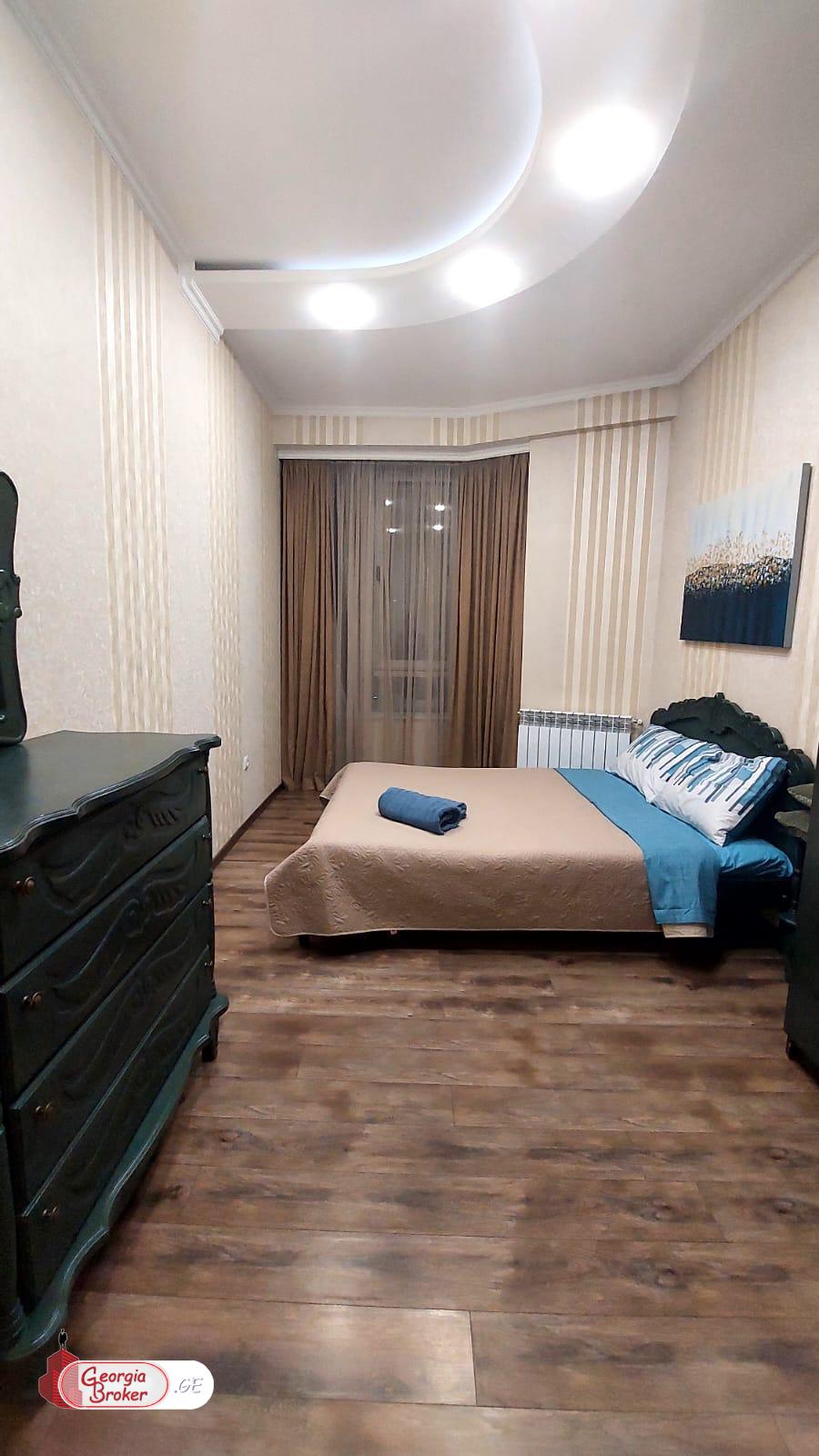 продается квартира с новым ремонтом 3-комнаты